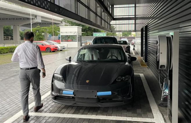 被曝关店、暴跌34%!保时捷跌破40万,中年男人最爱的豪车不香了
-枫叶书涯-叶子博客 - 莫問前路遙遠- 與君風雪
-第1
张图片
