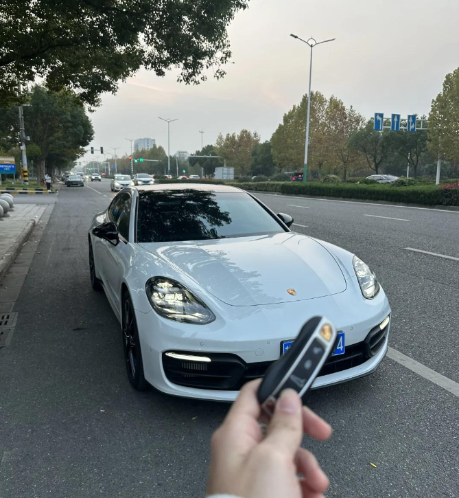 被曝关店、暴跌34%!保时捷跌破40万,中年男人最爱的豪车不香了
-枫叶书涯-叶子博客 - 莫問前路遙遠- 與君風雪
-第22
张图片
